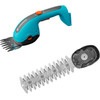 The GARDENA PowerCut P4A Solo (without battery), you can easily and wirelessly prune bushes, buxus hedges, and grass. The grass and bush shear have 2 different blades. You can use the 20cm blade for bushes and the 8cm blade for grass. You can also prune branches up to 8mm thick. Thanks to the light 0.6kg weight and small design, you can comfortably prune. You're not bothered by cables because the hedge trimmer runs on a battery (not included). The PowerCut P4A Solo grass and bush shear is part of the GARDENA POWER FOR ALL battery platform. Already own a battery for this platform? Then you can also use it for this grass and bush shear.