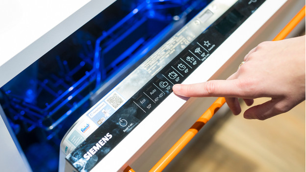 How do I degrease my dishwasher? | Coolblue - Free delivery & returns