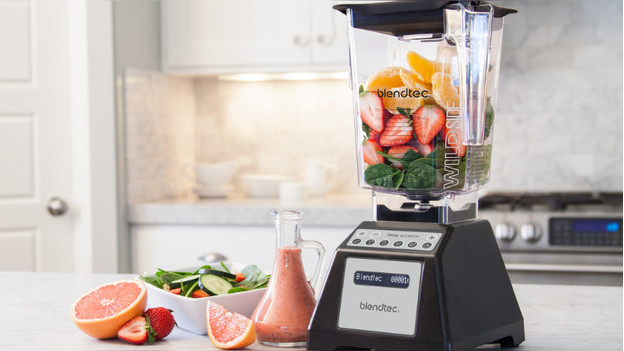 Standmixer mit Obst und Gemüse