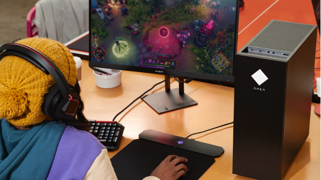 Ein HP Omen PC und Monitor