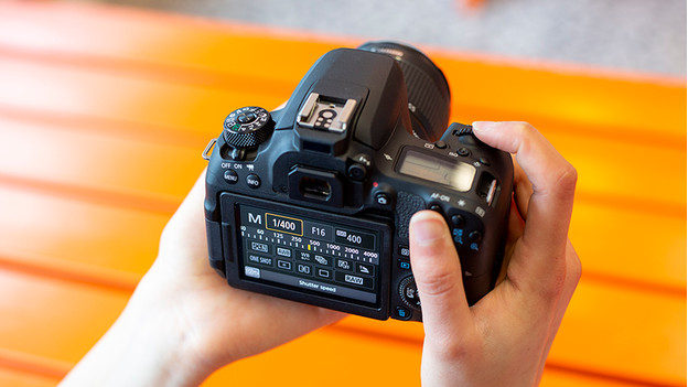 How do I set up my camera manually? | Coolblue - Free delivery & returns