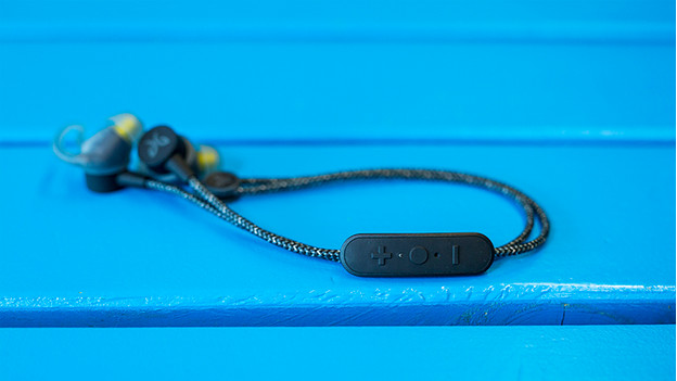 Sweat-resistant and weather-resistant or completely waterproof