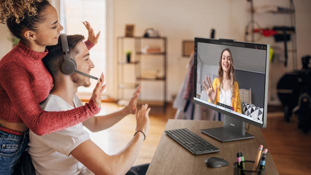 Videoanrufe mit Freunden über die Webcam des Lenovo IdeaCentre AiO