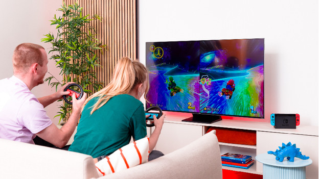 Gemeinsam Mario Kart 8 mit Lenkrädern spielen