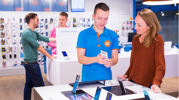 Test smartphones in the store