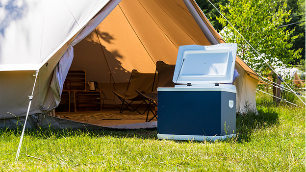 Kühlbox auf dem Campingplatz