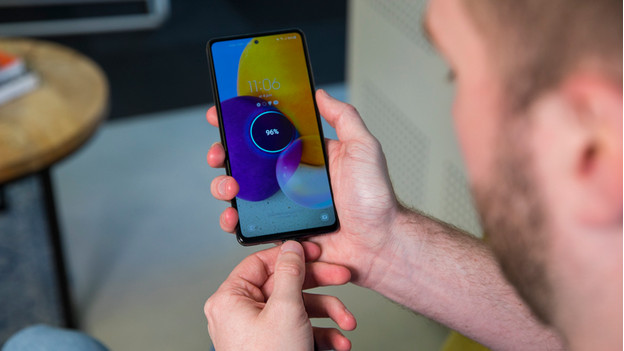 Telefon Handy 100 % aufladen