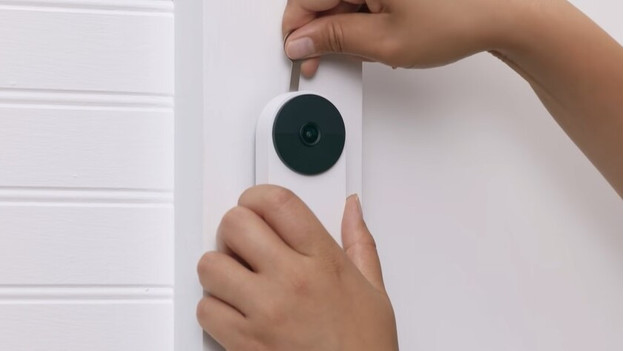 Remove doorbell with release pin