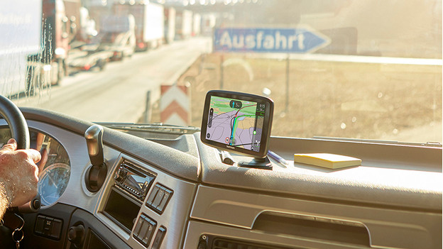 How do I choose a car navigation system?