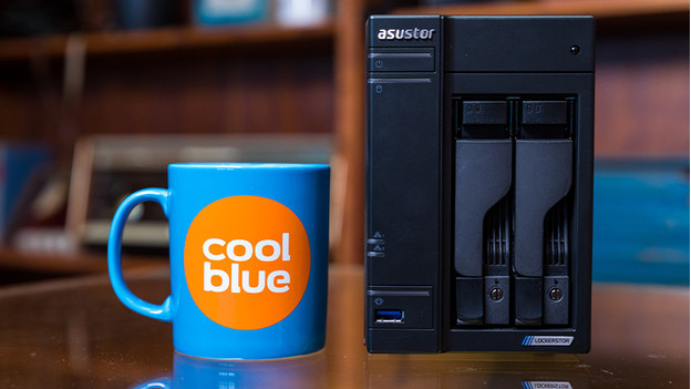 Coolblue mug with an Asustor NAS