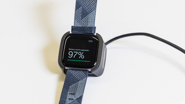 Das Display meiner Fitbit Charge 3 bleibt schwarz was jetzt