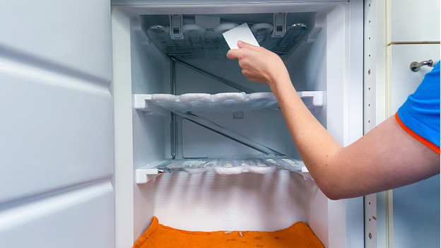 Wie taut man einen Gefrierschrank und Kühlschrank ab?