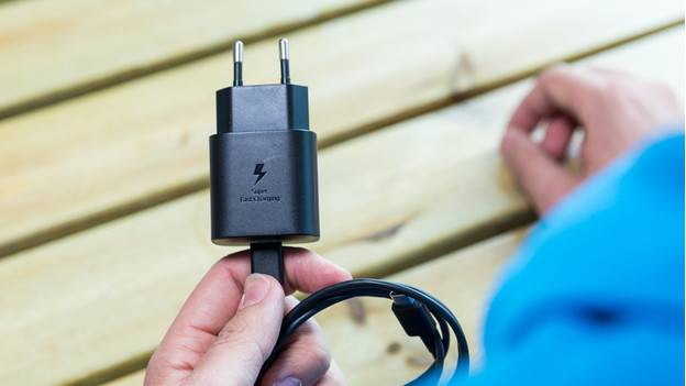 Comment choisir un chargeur Samsung S24 ? - Coolblue - tout pour