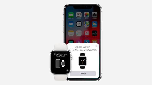 Apple Watch neben iPhone