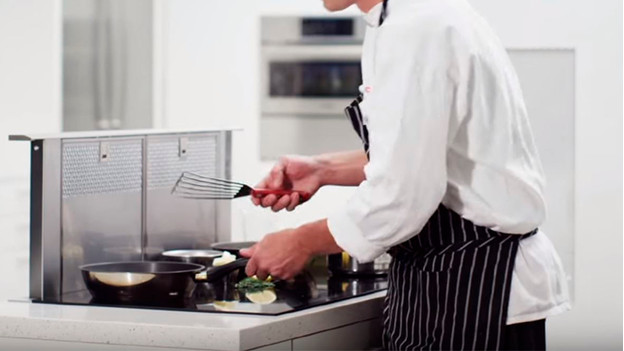 Cooktop which is being cooked on