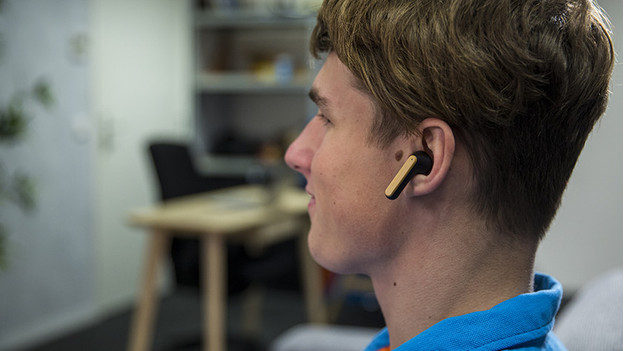 Mit In-Ear-Kopfhörern telefonieren