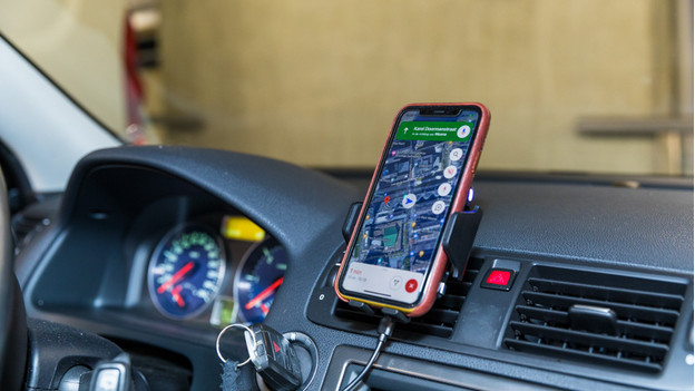 Car mount with charger function