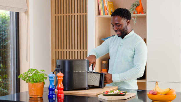 Man with Veripart airfryer