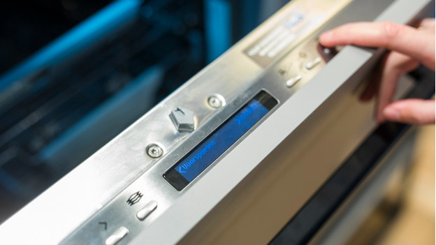 Why doesn't my dishwasher clean properly? | Coolblue - Free delivery ...