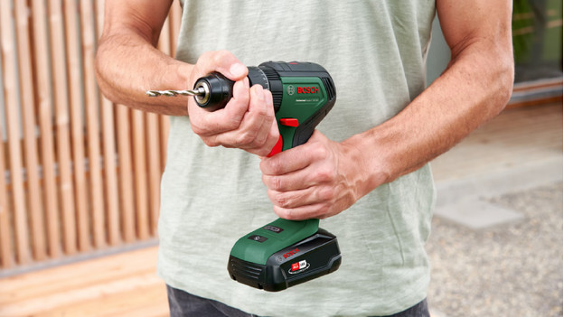 Bosch drill with quick release drill chuck for wood