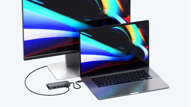 MacBook über Satechi Adapter mit Monitor verbunden