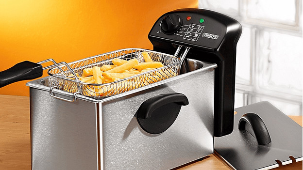 Klassische Fritteuse mit Pommes frites