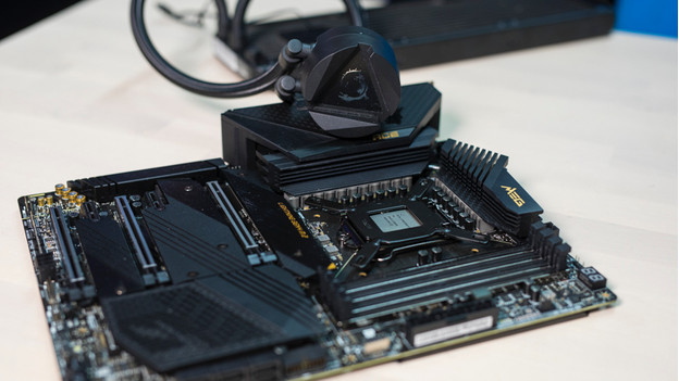 How do you install a processor on a motherboard? | Coolblue - Free ...