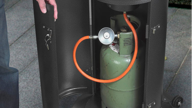 Gas pressure regulator on gas bottle