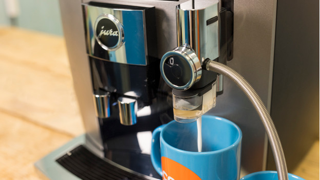 Frothing milk, this is how you do it | Coolblue - Free delivery & returns