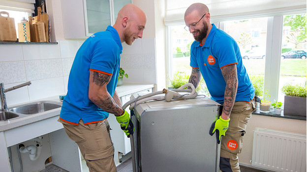 How do I replace the front panel of my dishwasher? | Coolblue - Free ...