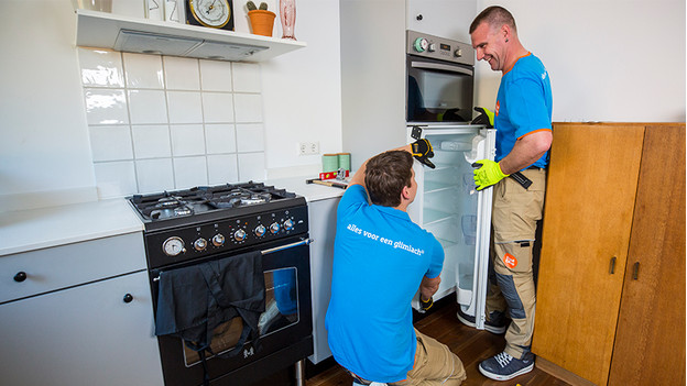 How do I build in my fridge? | Coolblue - Free delivery & returns