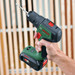 Bosch UniversalDrill 18V-60 + 2,5 Ah Akku (2x) + Systembox S produkt in gebrauch