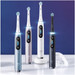 Oral-B iO 9n Marineblau Special Edition produkt in gebrauch