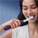 Oral-B iO Series 8n Lila mit extra Aufsteckbürste produkt in gebrauch