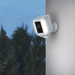 Ring Spotlight Cam Plus - Weiß - Schwarz + USB-C-Solarmodul produkt in gebrauch