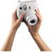 Fujifilm Instax Mini 12 Clay White produkt in gebrauch