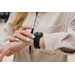 BlueBuilt Silikonarmband Schwarz für Apple Watch 40/41/42 mm produkt in gebrauch