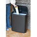 Brabantia Bo Touch Bin 60 Liter Confident Grey produkt in gebrauch