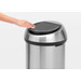 Brabantia Touch Bin 60 Liter Edelstahl Fingerprint Proof produkt in gebrauch