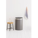 Brabantia Touch Bin 40 Liter Platinum / Deckel Matt Steel produkt in gebrauch