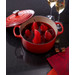 Le Creuset Signature Runder Bräter 26 cm Kirschrot produkt in gebrauch