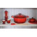 Le Creuset Signature Runder Bräter 26 cm Kirschrot produkt in gebrauch