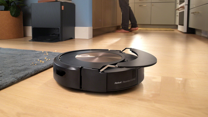 iRobot robot vacuum with mopping function