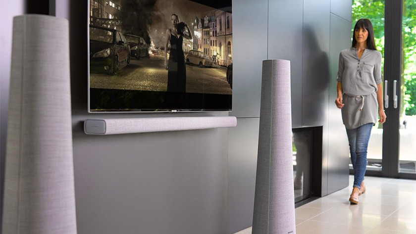Column speakers with soundbar
