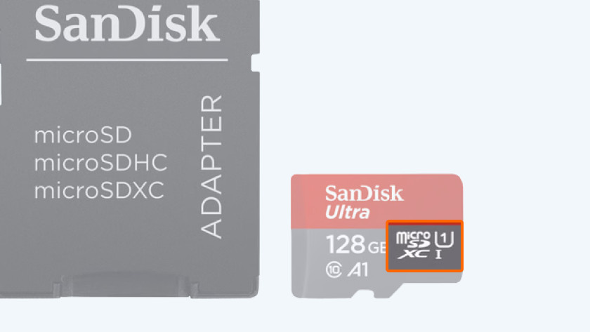 Eine microSDXC-Karte mit Adapter