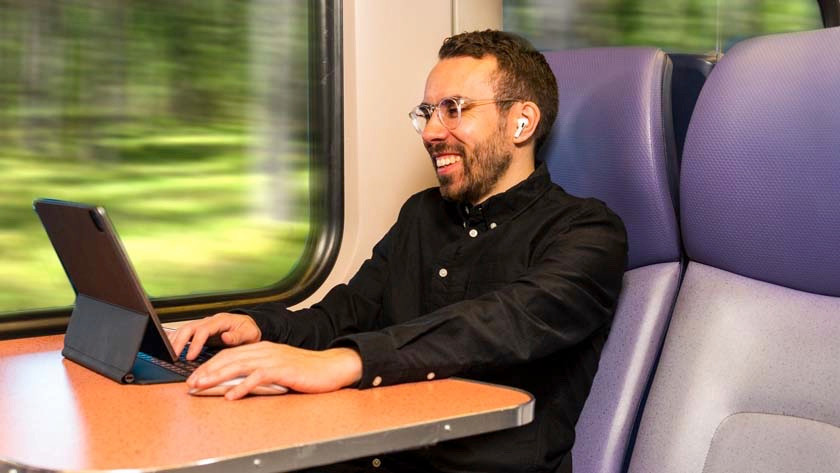 Apple iPad geschäftlich im Zug