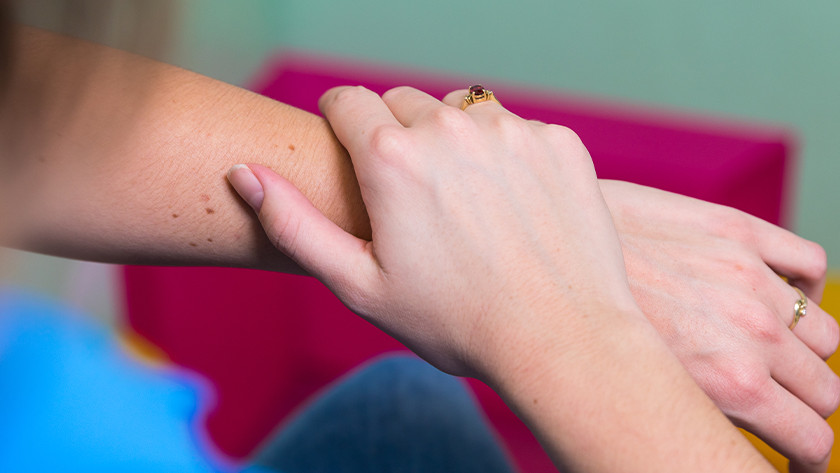 Put your hand on the display of the Fitbit Sense and let it rest until you feel a tap on your wrist.