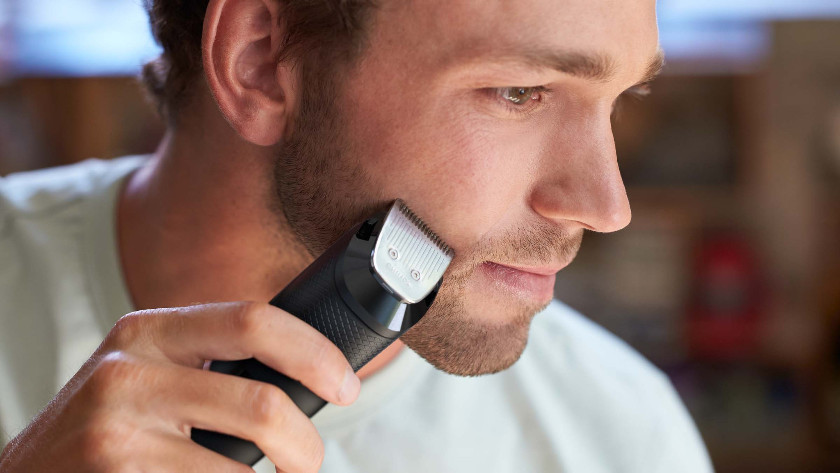 Beard trimmer for a stubble