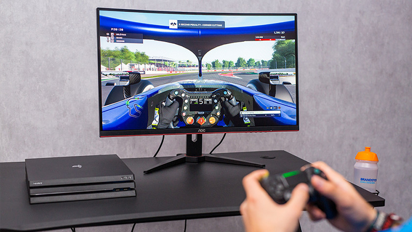 Expert plays on PlayStation 4 on an AOC monitor