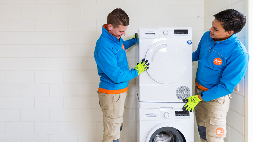 Zwischenbaurahmen mit Wäschetrockner und Waschmaschine